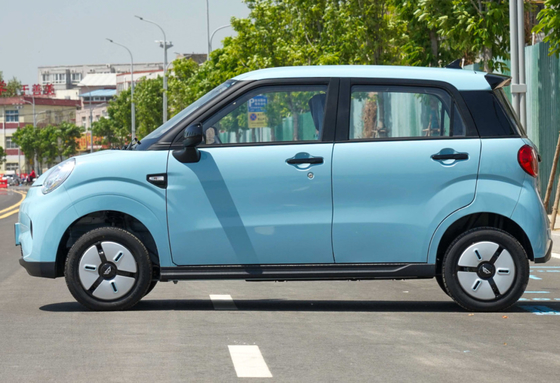 LINGBOX Lái xe tay trái Mini Suv điện 5 cửa Sân tập 140km