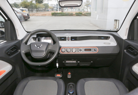 Ô tô điện HONGGUANG Mini SUV Phạm vi lái xe 120 ~ 170KM Ô tô mini ev của Wuling